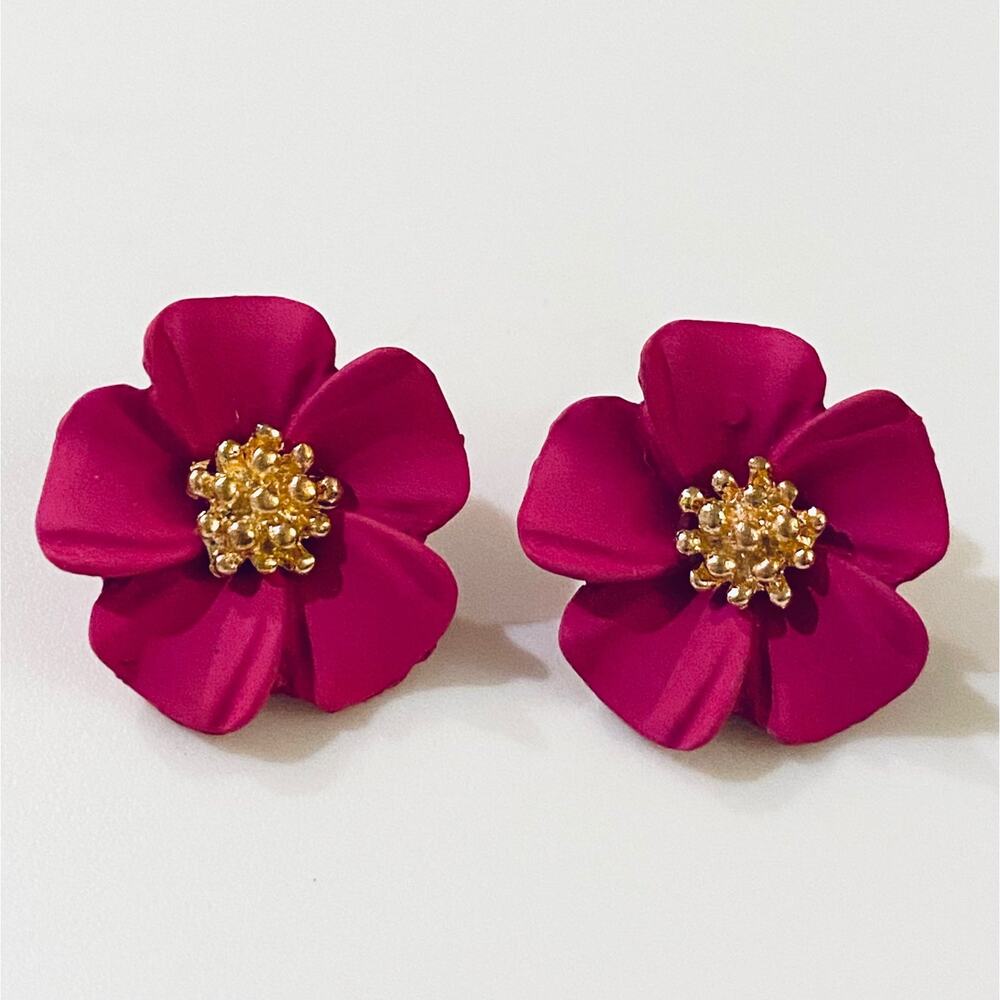 Flower stud earrings